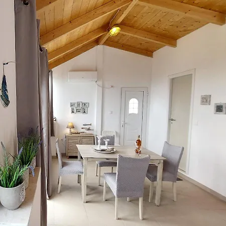 Captain's Sea View Apartment
